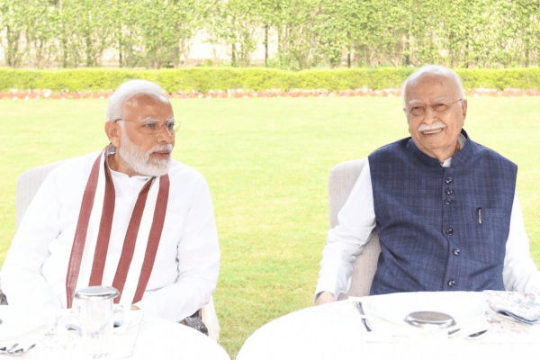 PM Modi congratulates LK Advani on receiving Bharat Ratna award. PM Modi congratulates LK Advani on receiving Bharat Ratna award.