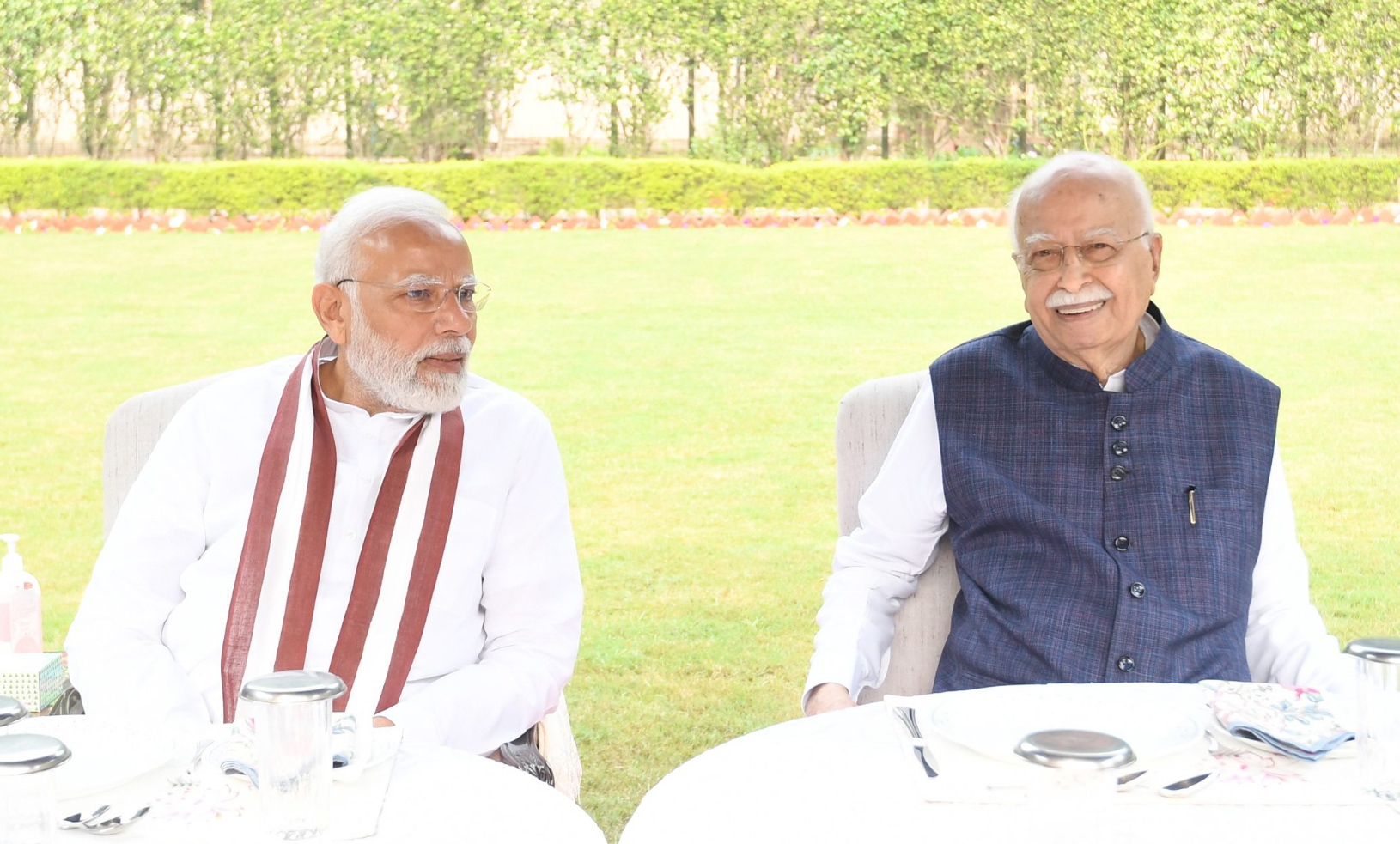 PM Modi congratulates LK Advani on receiving Bharat Ratna award.